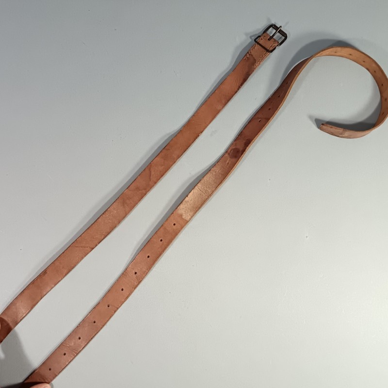 SANGLE COURROIE MODELE 1893 POUR HAVRESAC SAC A DOS ET AS DE CARREAU LONGUEUR 170 cm SERIES DE 11 ET 15 TROUS DECALES